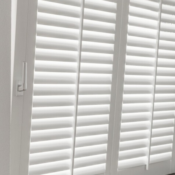 Draaikiepraam-shutters-wit-bedieningstok-carrousel