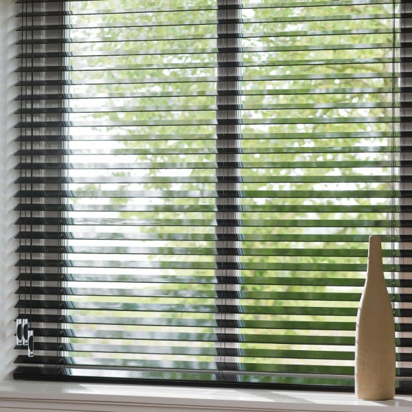 luxaflex-houten-jaloezieen-sfeerfoto-4-product-full