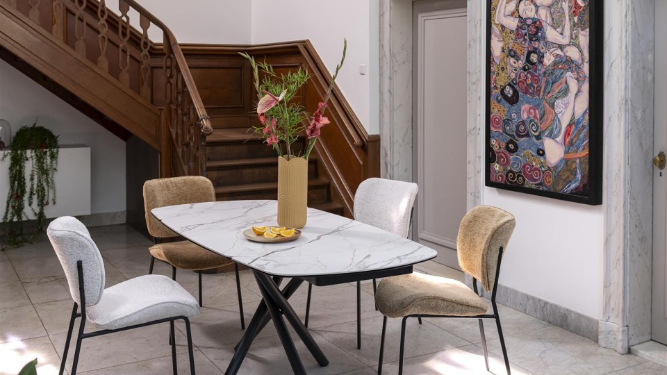 HEN_AMB_Preston_uitsch_tafel_Julia_eetk_stoel_