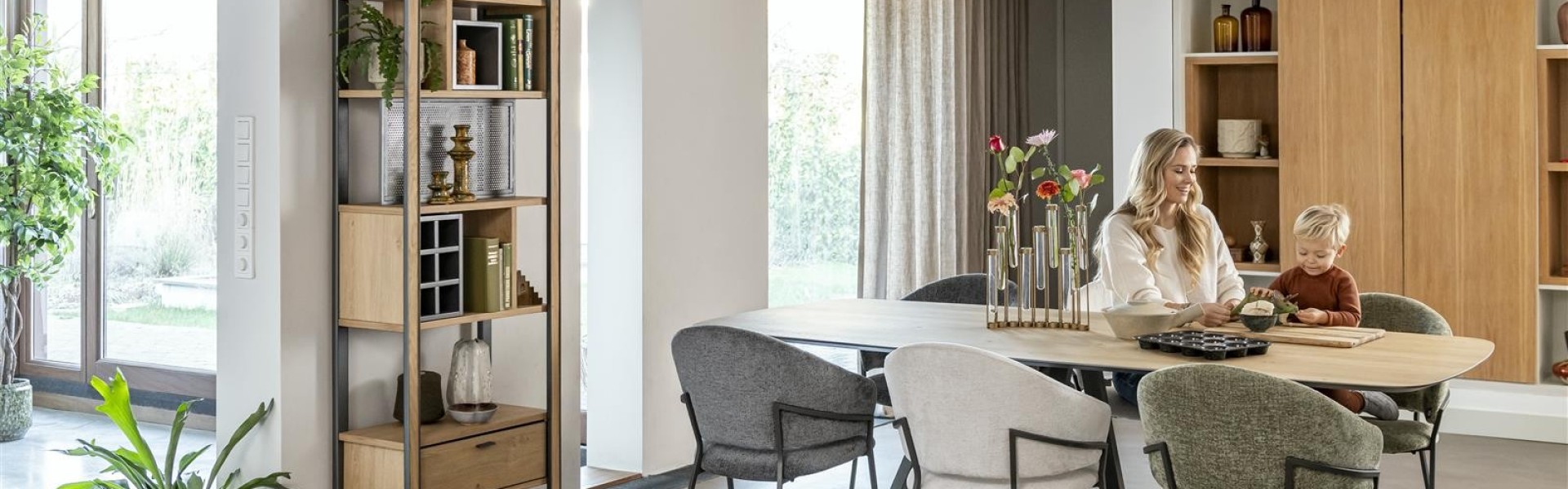 HEN_AMB_Shimanto_kast_en_tafel_Layla_stoel_modellen_1